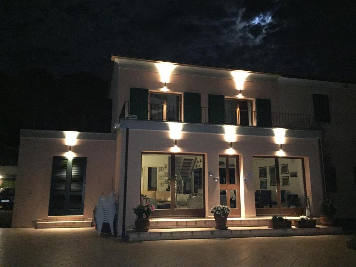 Villa Mit Whirlpool Und Phantastischer Aussicht Capoliveri  Exterior foto